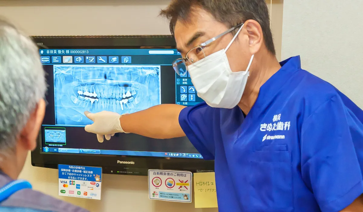 患者さまに説明する様子